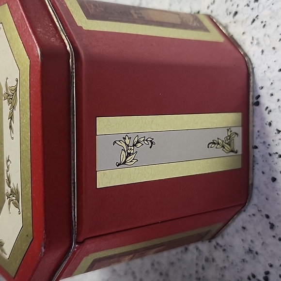 Vintage 1996 NESTLE "LES LAURIERS" Candy Tin- Advertising - The Tin Box Company - Picture 4 of 7